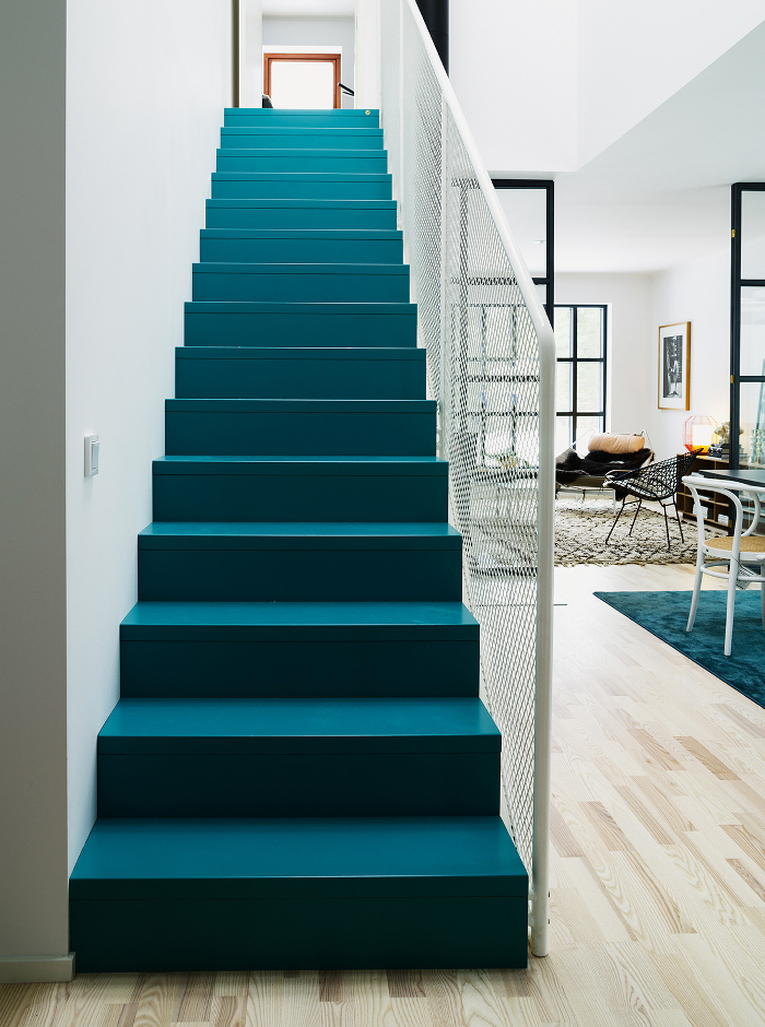 Turquoise blauwe trap Interieur inrichting