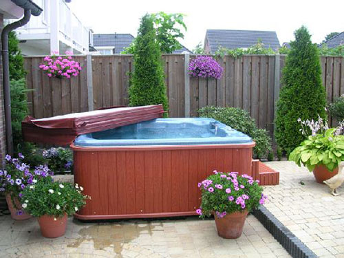 jacuzzi in de tuin