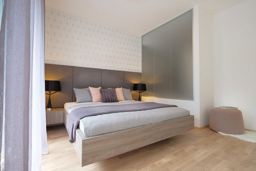Geroosterd strottenhoofd anders Modern slaapkamer suite ontwerp met open inloopkast en badkamer –  Interieur-inrichting.net