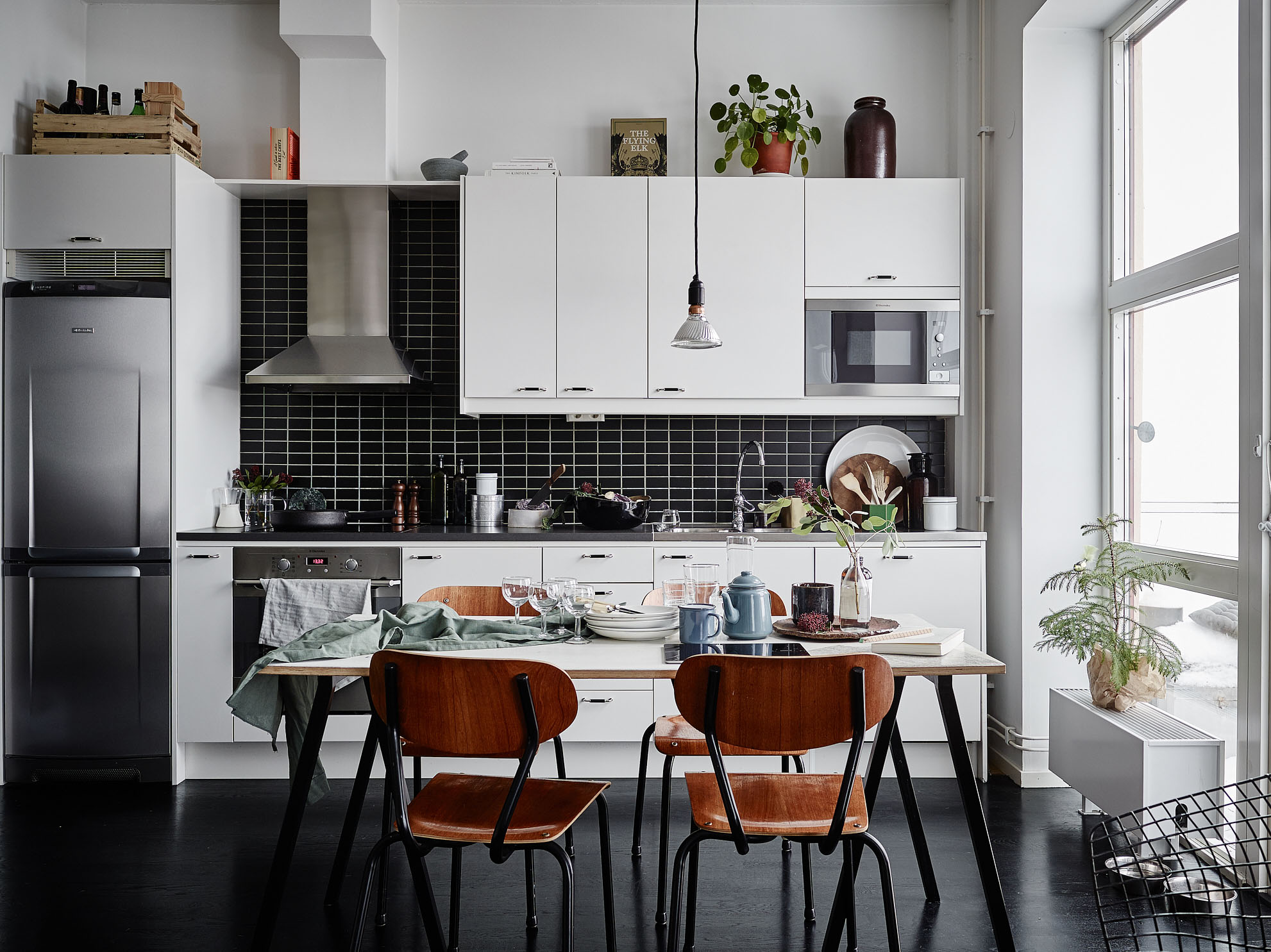 vintage-eettafel-mini-loft-woonkamer